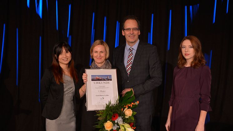 Den zweiten Platz in der Kategorie Persönlichkeiten erhielt Gerd Harry Lybke. Elke Hannemann (2.v.l.) nahm den Preis stellvertretend entgegen. 