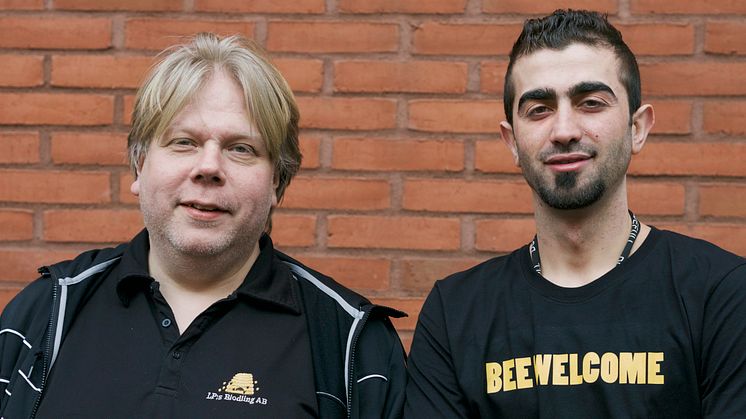 Lars Pettersson och Mustafa Alkhateeb från LP:S biodling