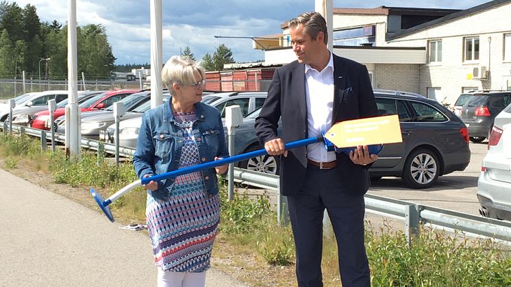 Kent Johansson tillsammans med kommunalråd Helena Öhlund.