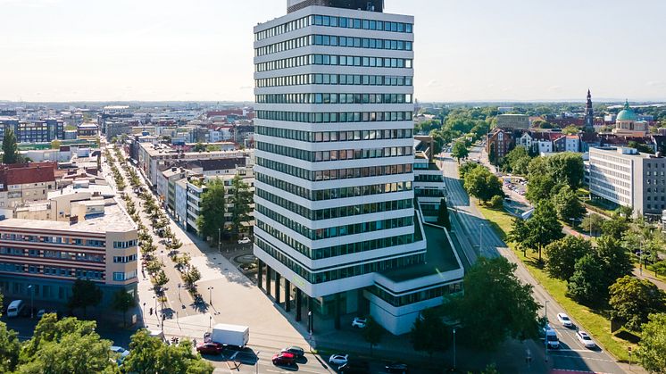 "Office Tower 31" erhält BREEAM-Zertifizierung und neuen Mieter: Aroundtown vermietet Top-Etage in grünem Bürogebäude in Hannover langfristig