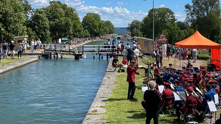 Flera stora evenemang har lockat besökare till Linköping i sommar. Bilden är från  Göta kanals jubileumsfirande med närvaro av kungaparet i Bergs slussar 9 juli. Bild: Visit Linköping
