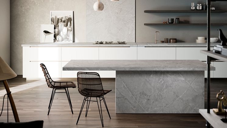 Dektons nya slående färg Vera i kollektionen Natural- grå marmorlook i köksö, bänkskiva och stänkskydd
