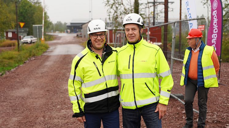 Vamas ombud Anders Bergman och ByggDialogs ombud Bosse Rom höll tal under spadtaget.