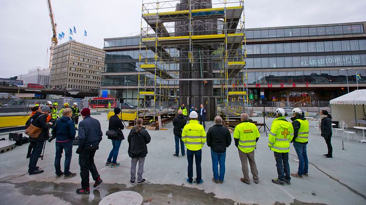 Startskottet av renoveringen av glasobelisken 13 oktober. Foto: Lennart Johansson