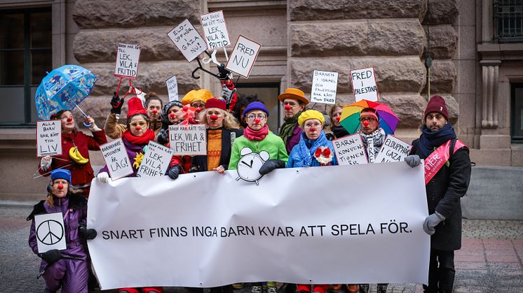Fredmanifestation utanför riksdagen. Fotograf Katinka Igelberg