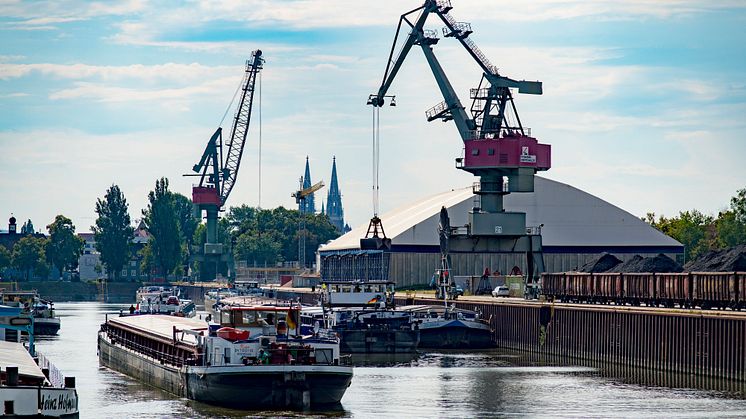 Bei Bayernhafen informierte PROCAD gemeinsam mit ihrem Kunden Strama-MPS darüber, wie man mit PLM-Software Beziehungswissen aufbaut. Foto: Bayernhafen GmbH & Co. KG 