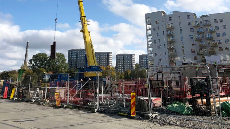 På Mandolingatan i Göteborg byggs det på bilparkeringsytorna. Foto: Framtiden Byggutveckling AB.