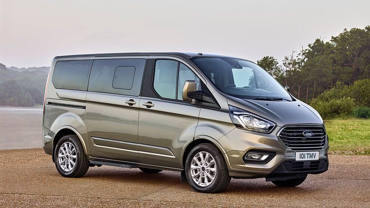 Omfattende facelift til Fords luksusbus: Den helt nye Ford Tourneo Custom 