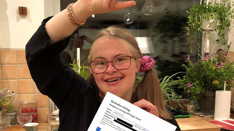 En glad Ida efter besked om vinsten i tävlingen