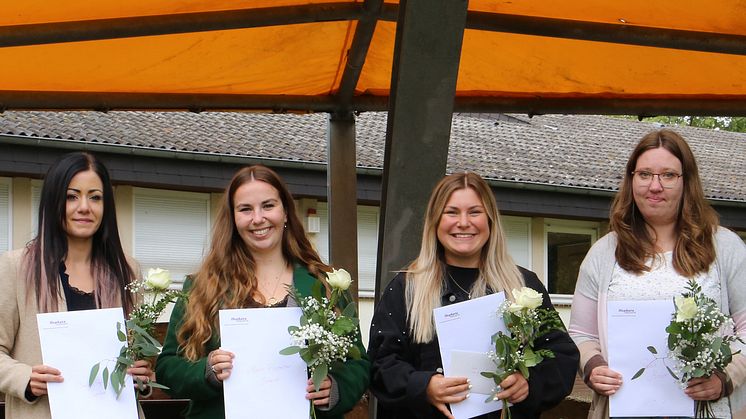 Freuen sich über die bestandene Prüfung zur staatlich anerkannten Erzieherin (von links): Marie-Sofie Schröder (Homberg/Efze), Marie-Florentine Schmidt (Neustadt-Speckswinkel), Marie-Louisa Winter (Neukirchen) und Sarah Knapp (Neustadt-Mengsberg). 