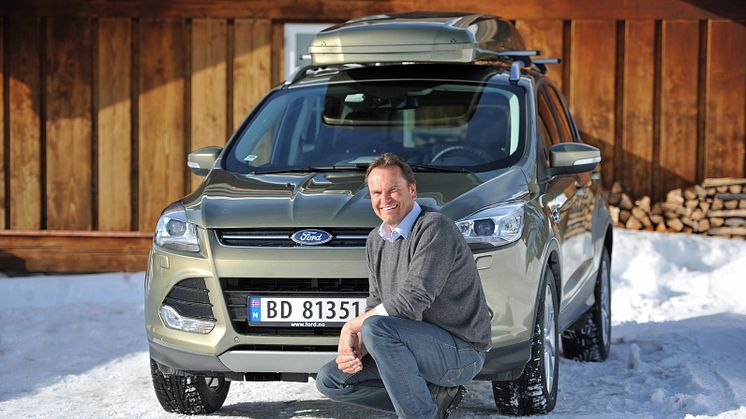 Steve Kimber, adm. dir. Ford Motor Norge foran nye Ford Kuga