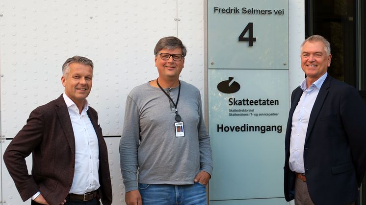 Fra venstre: Erik Mikalsen, administrerende direktør i Canon Norge, Lars Thorvaldsen, konstituert leder av Sentral print og Svein Moe Ihler,  markedssjef for Commercial Print i Canon Norge