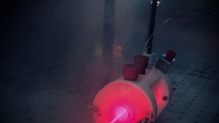 Fotoelektrokemisk cell som används i studien för att undersöka halvledarprestanda under simulerade solstrålar. Foto: Sascha Ott