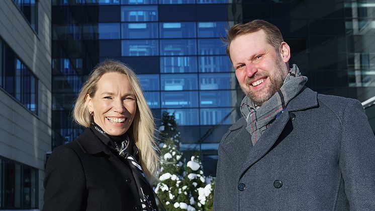 Huawei Suomen yritysliiketoiminnan johtaja Ira Keskitalo ja Meltron Oy:n senior adviser Ville Sistonen.
