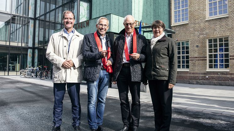 Fr v Mårten Lilja, vice vd Riksbyggen, Bengt Engberg, vd på AB Bostäder, Michael Ekberg, regionchef på Riksbyggen, och Kerstin Hermansson, kommunalråd (C) i Borås Stad. 