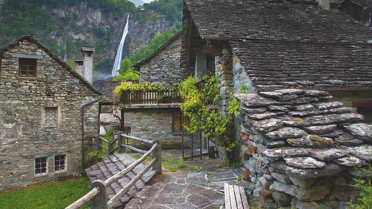 Der Wasserfall von Foroglio im Val Bavona-Tessin© Schweiz Tourismus Fotograf Andreas Gerth