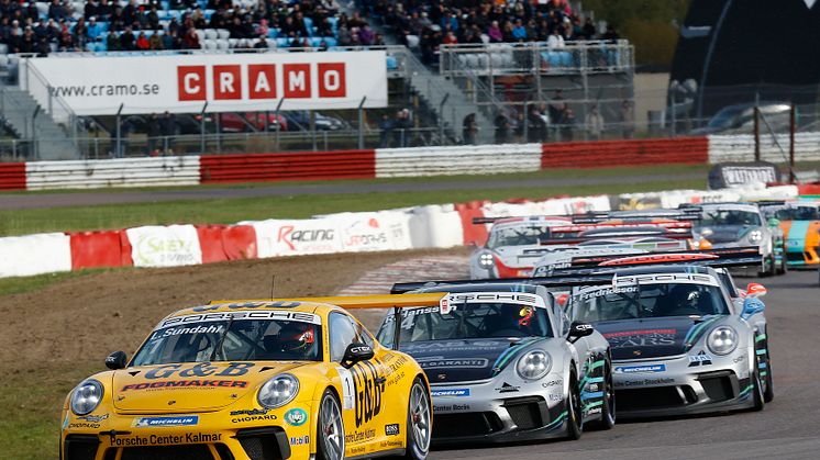 Jämn och smart körning var Lukas Sundahls strategi för den andra raka segern i Porsche Carrera Cup Scandinavia. – Jag är nöjd, men jag hade gärna tagit en seger till nu på slutet!