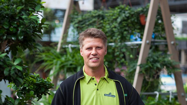 Kim Schou Hansen, der er centerchef i Plantorama i Hillerød, ser frem til at byde alle interesserede velkommen, når dørene åbnes til centerets store udvidelsesfest i weekenden den 5.-6. marts. Foto: PR.