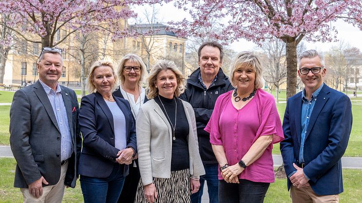 Bakre raden: Susanne Källerwald, Svante Lifvergren. Främre raden: Lars Niklasson, Elisabeth Sarenmalm, Lena Mårtensson, Rose-Mharie Åhlfeldt, Stellan Ahlström.