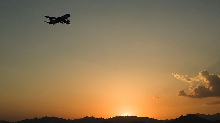 Svevia asfalterar landningsbanan på Kiruna flygplats under två veckor i sommar. Foto: Johnér