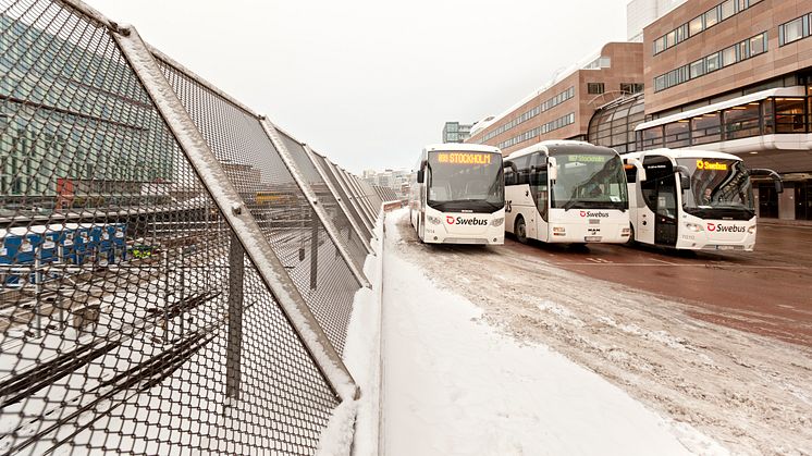 Swebus föreslår att strandsatta resenärer ska få använda tågbiljetten på expressbussen i vinter