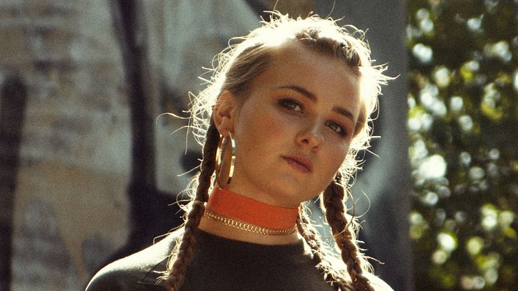 Etta Zelmani följer upp debuten med nya singeln "Shatter"