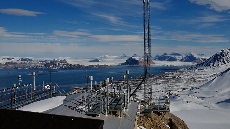 Målingene på Zeppelin-observatoriet på Svalbard gir informasjon om utviklingen i bakgrunnsnivåkonsentrasjonene av klimagasser i Arktis og hele nordlige halvkule. Alle de 46 gassene i overvåkningsprogrammet blir målt her.  Bilde: Markus Fiebig / NILU