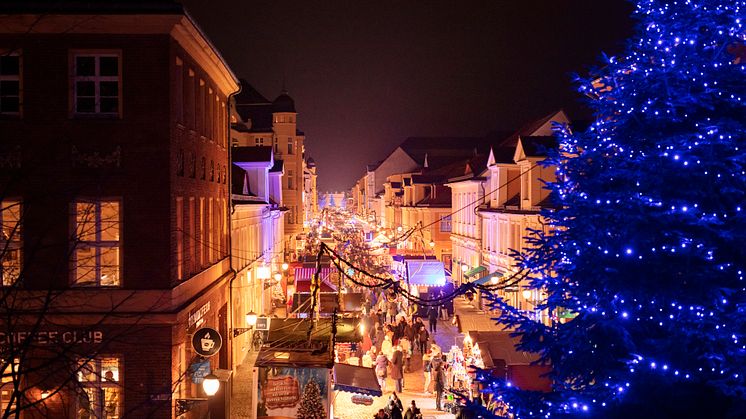 Blauer Lichterglanz in der Potsdamer Innenstadt 