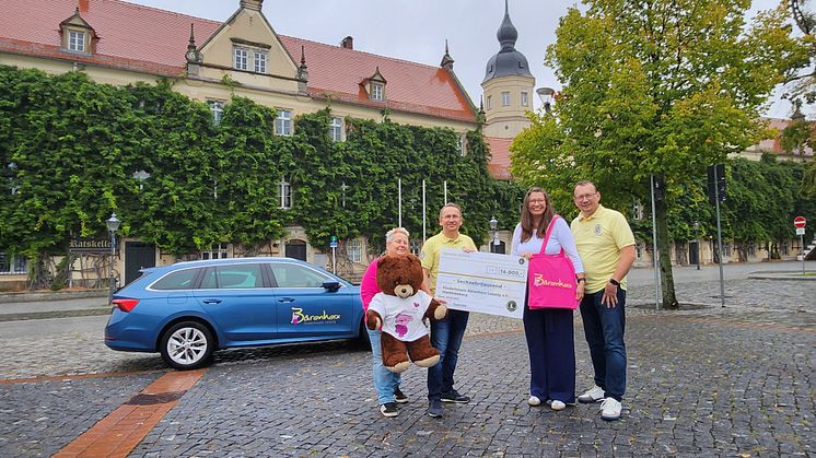 Falk Taupitz und Falk Dierchen vom Lions Club Riesa mit Ulrike Herkner und Christine Jentzsch vom Förderverein Kinderhospiz Bärenherz Leipzig e.V.