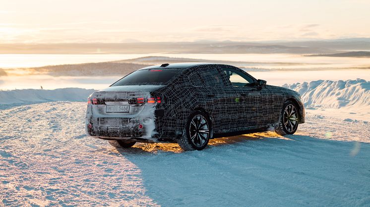 Helt nye BMW i5 Sedan på kamuflerte tester