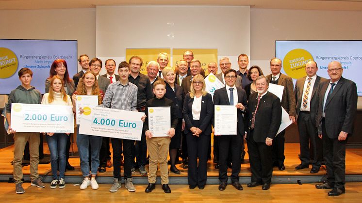 Drei Impuls-Initiativen für die Energiezukunft und ein Sonderprojekt sind am Donnerstagabend in München mit dem Bürgerenergiepreis Oberbayern 2017 ausgezeichnet worden.
