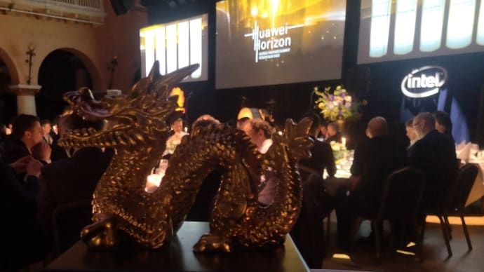10 vinnare fick varsin Gulddrake vid Huawei Nordic Partner Summit Horizon 2020. (Foto: Anna. Idbrant/Huawei)