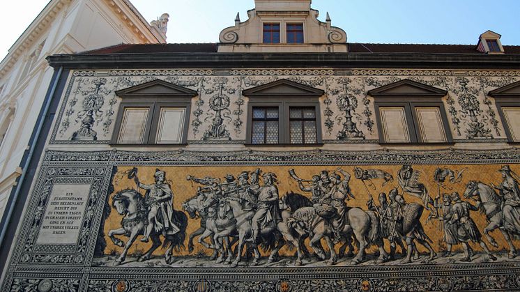 Der Fürstenzug auf der Außenwand des Stallhofs in der Augustusstraße in Dresden - Foto: Andreas Schmidt