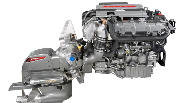 Hi-res image - YANMAR - YANMAR 4LV sterndrive marine diesel engine with the YANMAR ZT370 