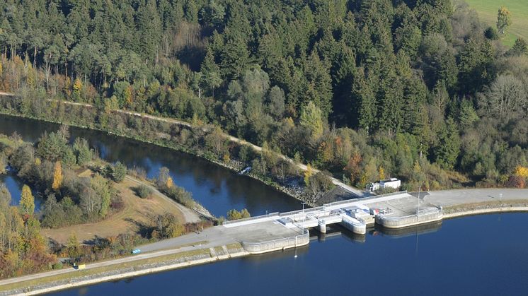 Um die Artenvielfalt an der Wertach zu erhalten, startet LEW Wasserkraft in diesem Jahr bereits im Mai mit ersten Mäharbeiten an der Staustufe Inningen.