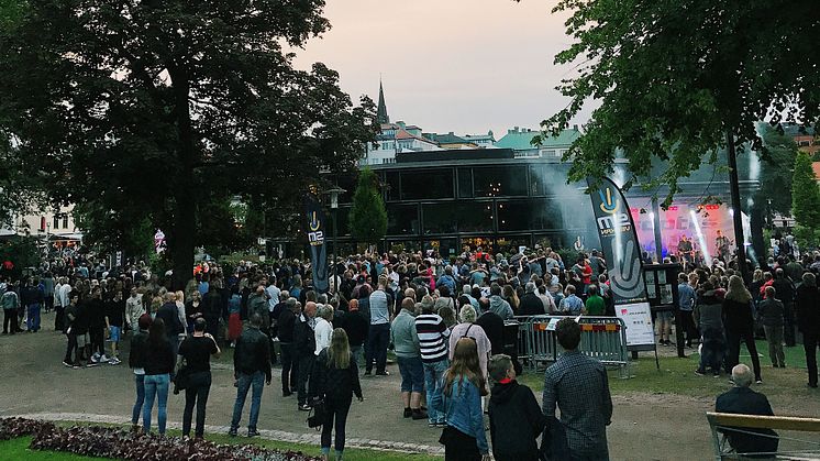 De bjuder upp till dans i Stadsparken under Sommartorsdagarna® 2018