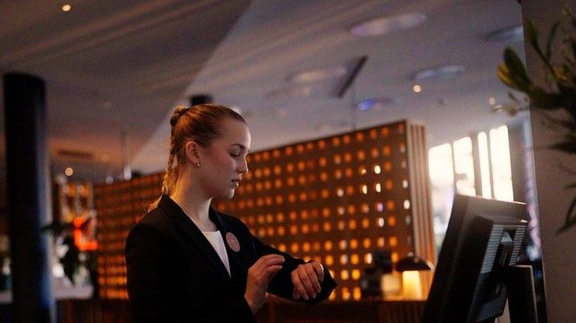 Turnpike og Samsung digitaliserer hotelpersonalet for at sikre mere personlig betjening og optimeret drift.  