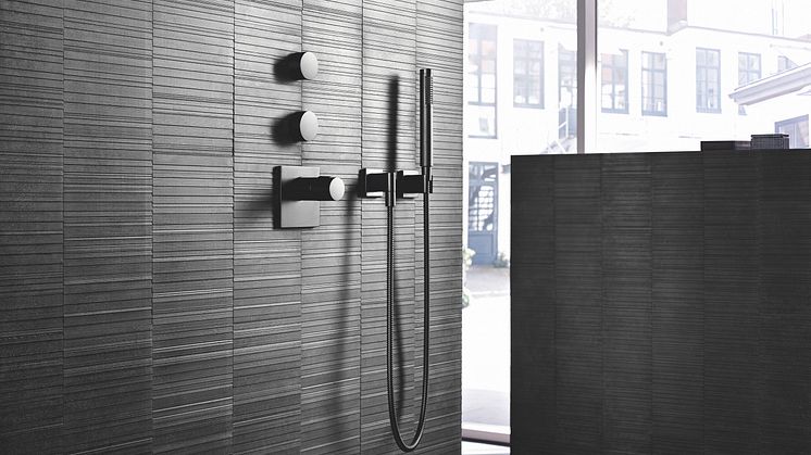 Nu lanserar badrumsföretaget Geberit  en ny version av den populära golvrännan CleanLine, som kan kaklas in i duschgolvet. Resultatet - en näst intill osynlig golvbrunn. 