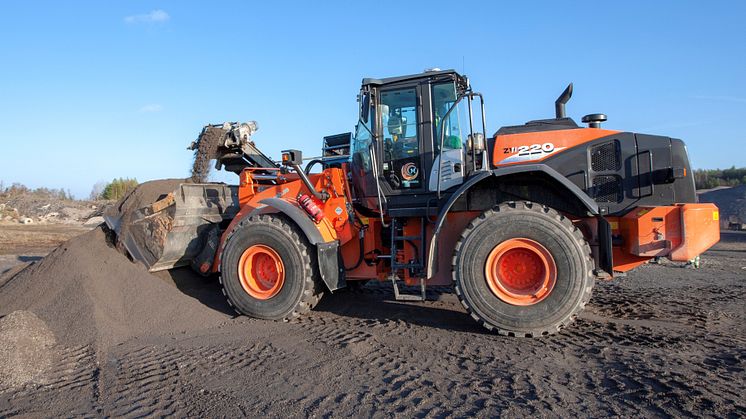 Hitachi ZW220-6 I arbete med bergavtäckning utanför Stockholm. (Foto: Mats Thorner)