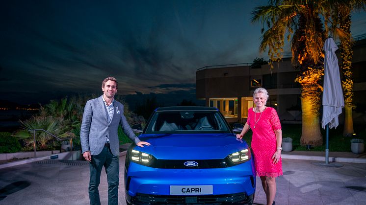 FØRSTE PRØVEKJØRING: Forrige uke hadde produktsjef Lars Fredrik Fløymo og informasjonsdirektør Anne Sønsteby i Ford Motor Norge med seg de første norske journalistene som fikk prøvekjøre nye Ford Capri.