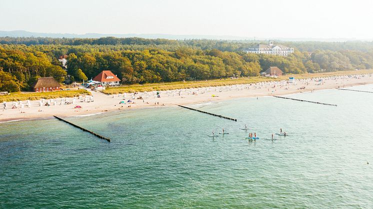 Kühlungsborn_Strandansicht_mit_Surfern