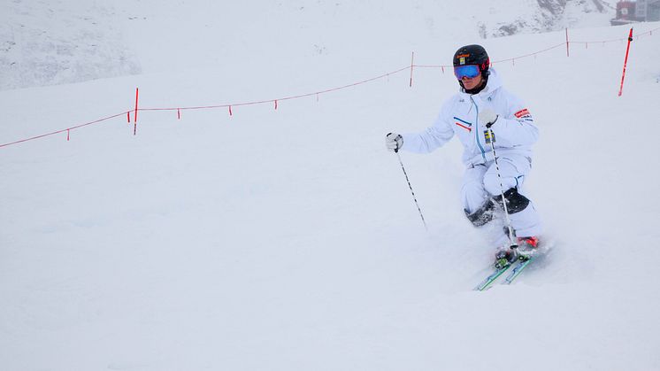 Felix Elofsson under ett åk i Kaprun. Foto: Erik Danielsson, SSF