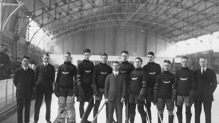Det canadiske ishockeylaget vant gull i et sommer-OL.  Foto fra IOCs arkiv.