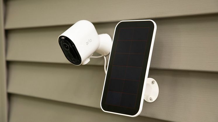 Arlo Pro 3 og solcellepanel