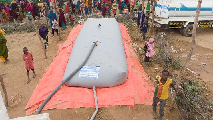 Islamic Relief tillhandhåller vattentransporter till människor drabbade av den extrema torkan vid Iftin Camp i Bardhere.
