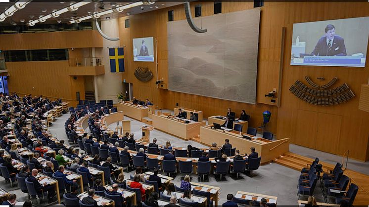 Uppfyller Sveriges Nato anslutning samt DCA-avtalet grundlagens krav?  