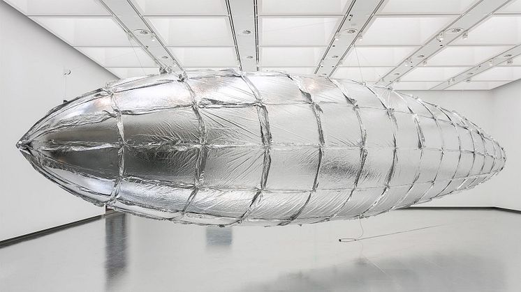 Lee Bul, Willing To Be Vulnerable – Metalized Balloon, (2015-2016) Courtesy Lee Bul Studio and Galerie Thaddaeus Ropac, London • Paris • Salzburg • Seoul