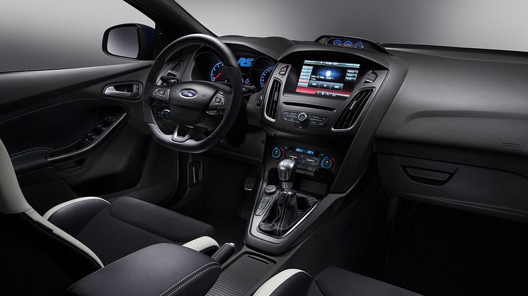 Ford Focus RS:n sisätilat
