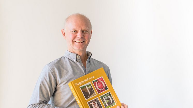 Håkan Wallander, professor vid Lunds Universitet, en av författarna bakom Trädgårdboken om JORD, ger goda råd inför årets odlingssäsong.