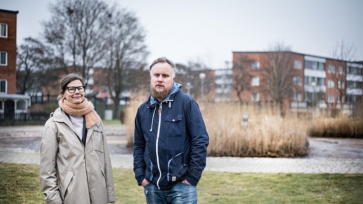 Konstnärerna Anna Högberg och Johan Tirén har på uppdrag av Statens konstråd och i samarbete med boende, ABK och Kristianstads konsthall tagit fram konstverket Förhandlingen på Gamlegården